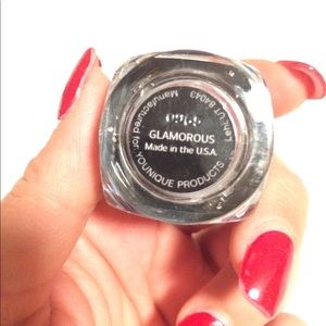 Younique Mineral Eye Pigment Shade Glamourous